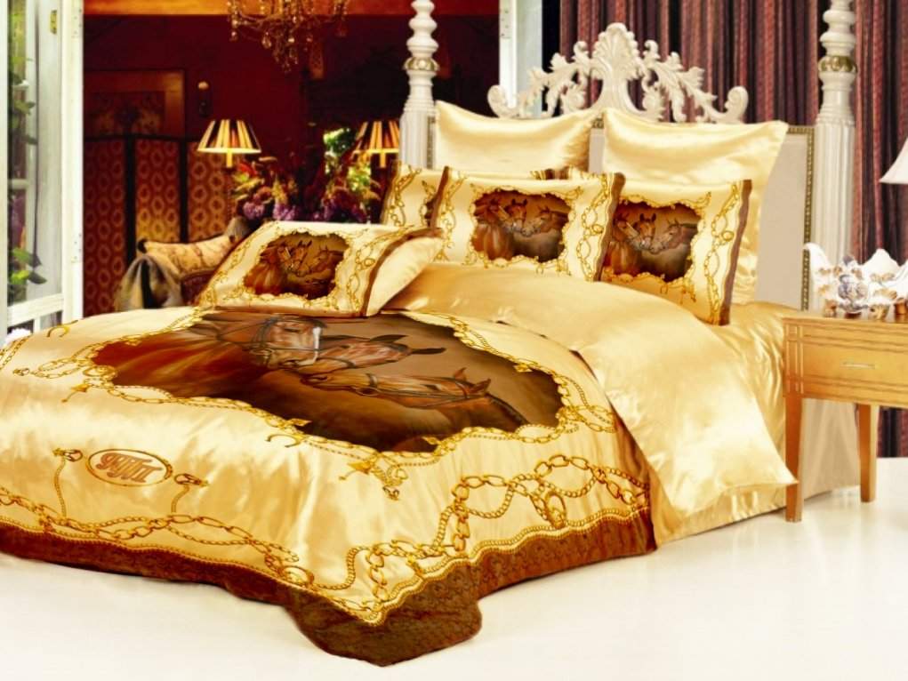 лошадь золотой